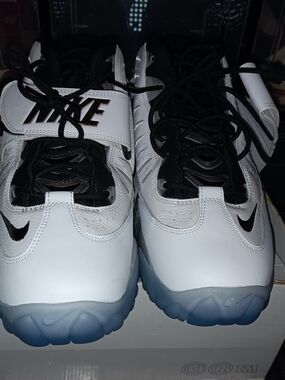 Nike Air Adjust Force White & Black Athletic Shoes